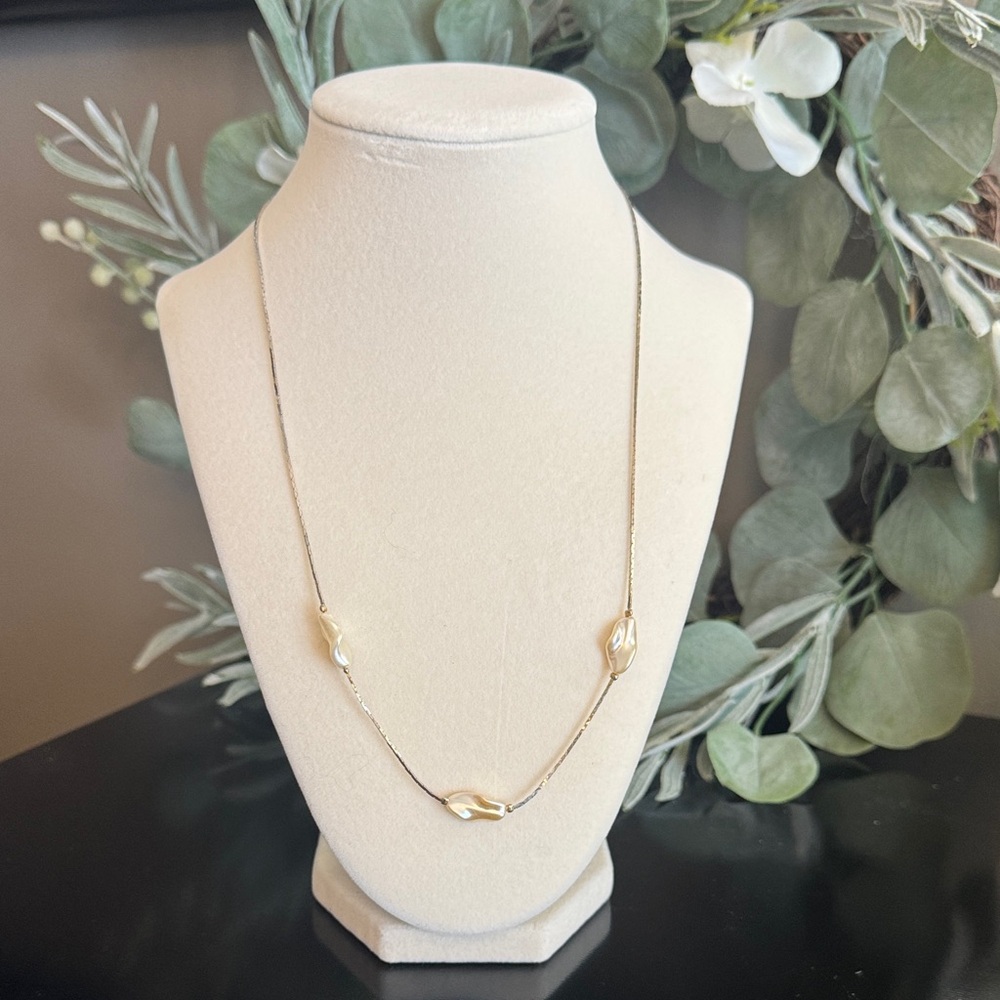 Vintage Korea Faux Baroque Pearl Necklace Minimalist Gold Tone